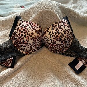 Joyspun bra, leopard print, new without tags, 38DD